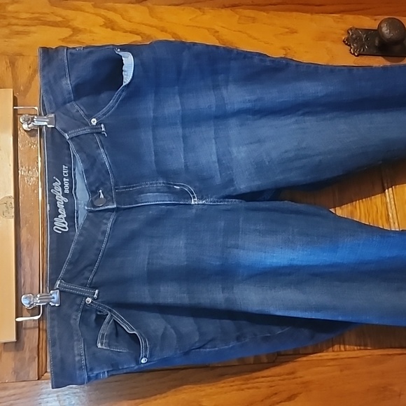 Women's Wrangler jeans - Picture 2 of 6